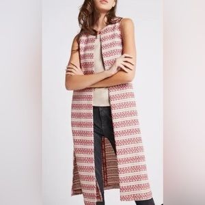 BCBG patterned long side-slit open-front vest. Cream and brick color